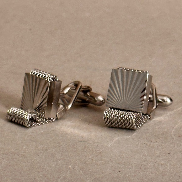 Silvertone Mesh Wrap Around Squared Starburst Cufflinks - Picture 13 of 15